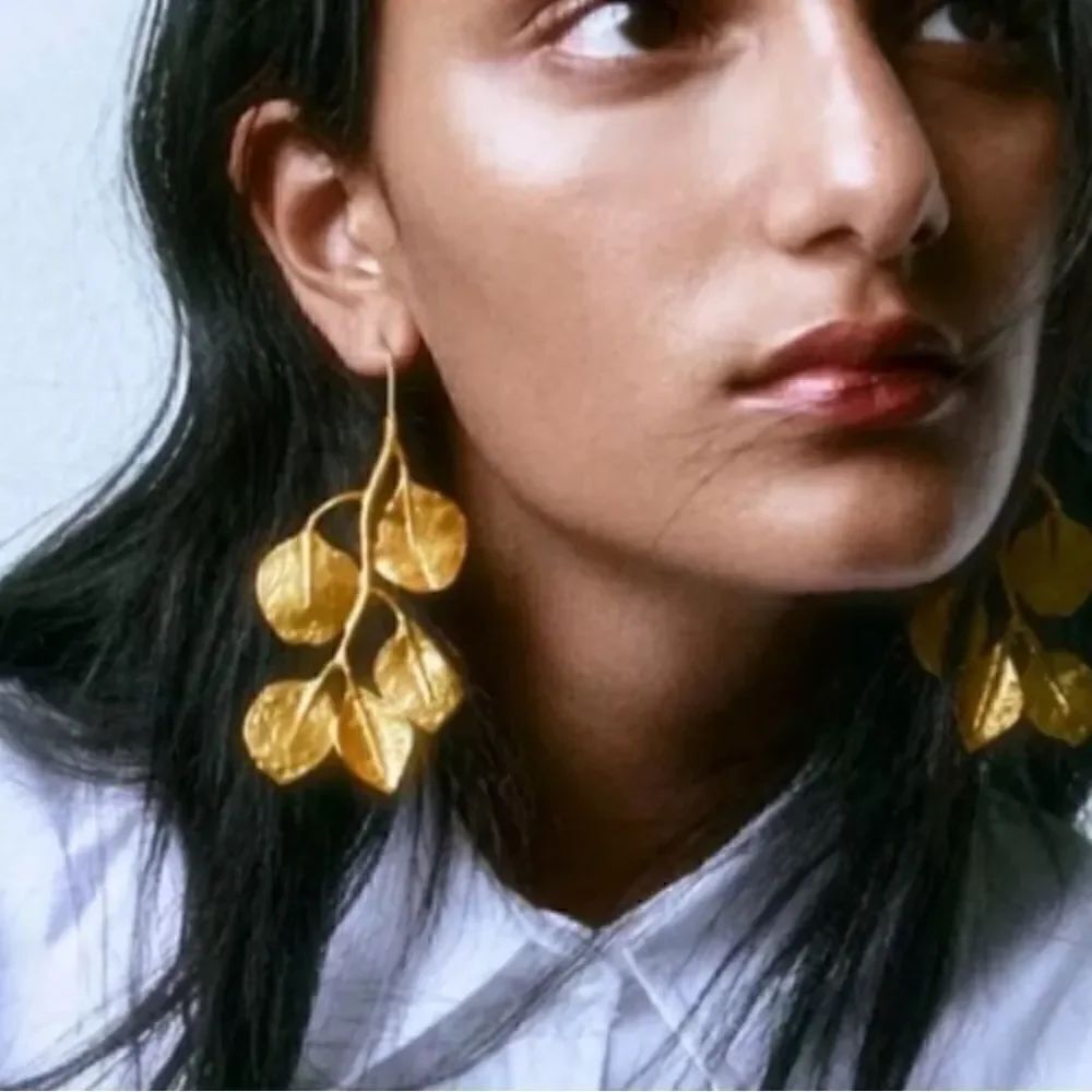 Leaf drop earrings N871